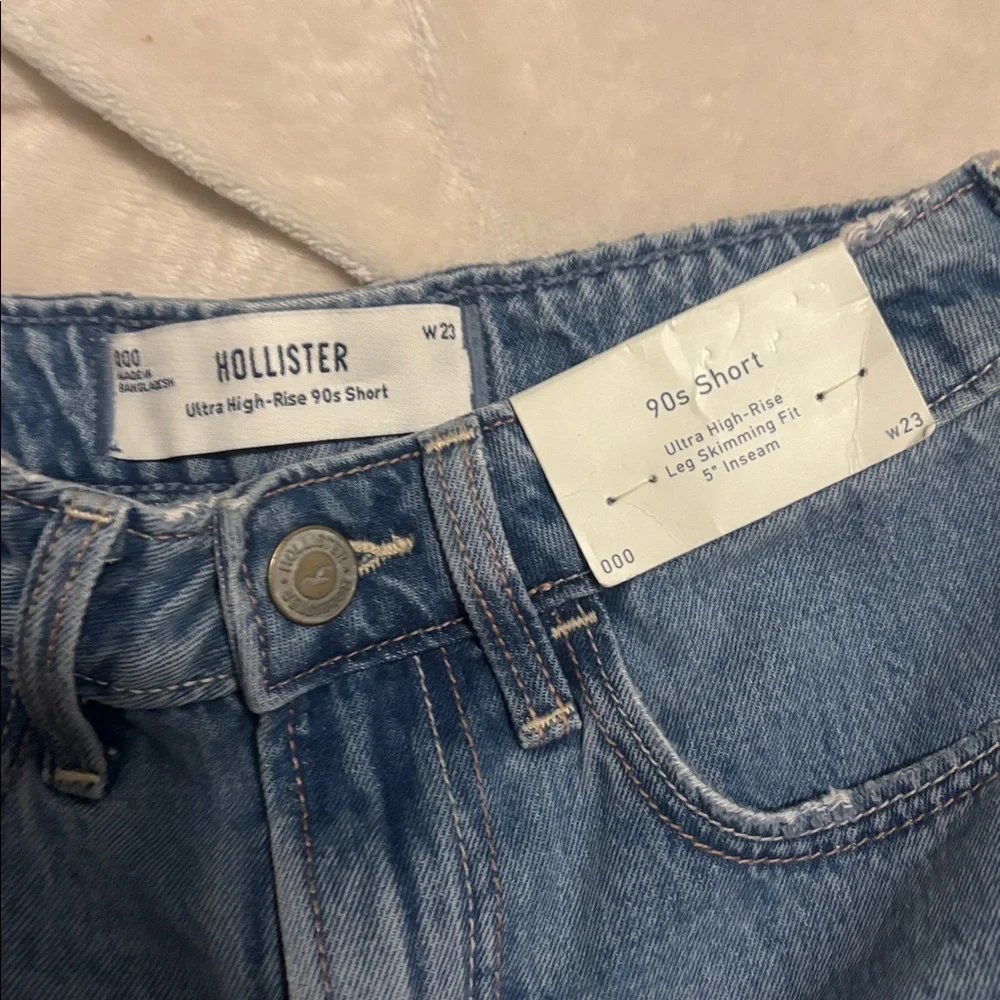 Hollister high rise Jean shorts - Picture 2 of 4